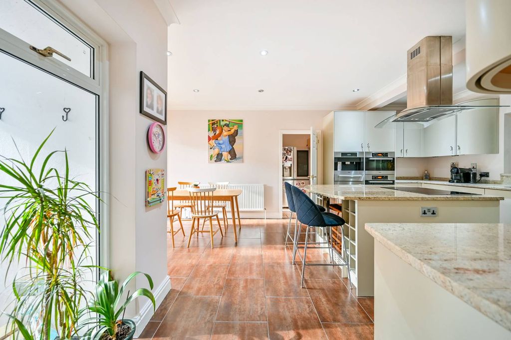 Property photo 3 of 21