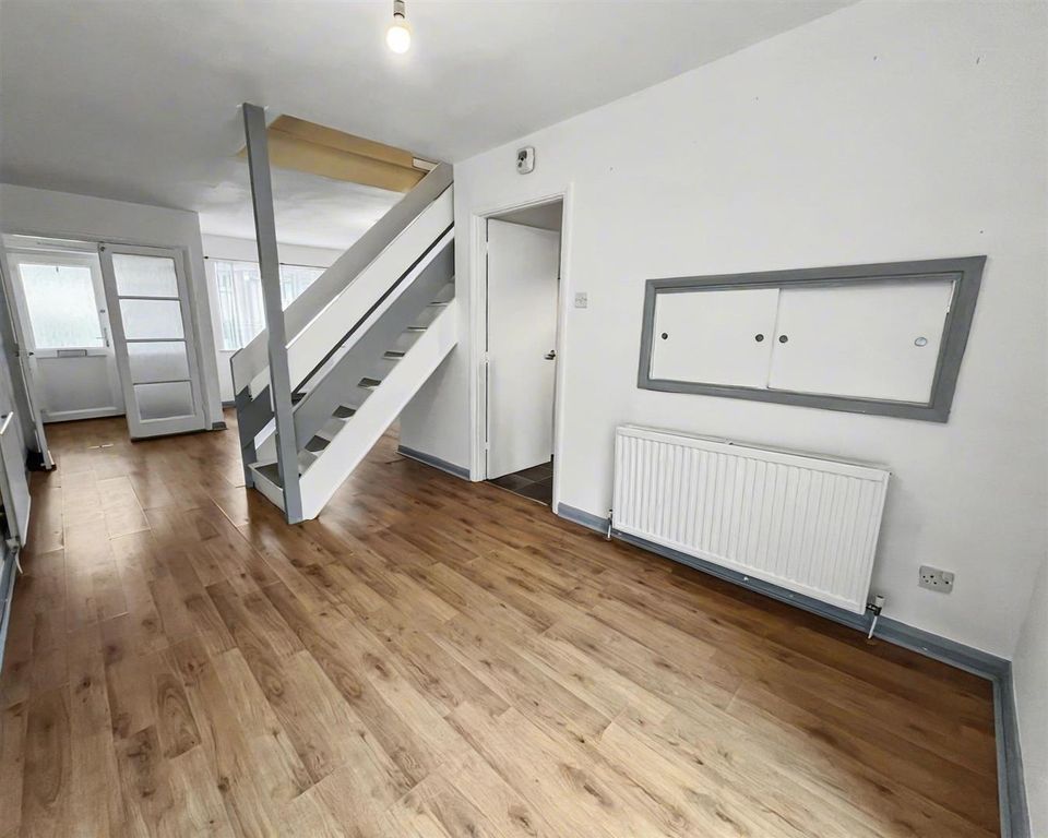 Property photo 3 of 13 Lounge .Jpg