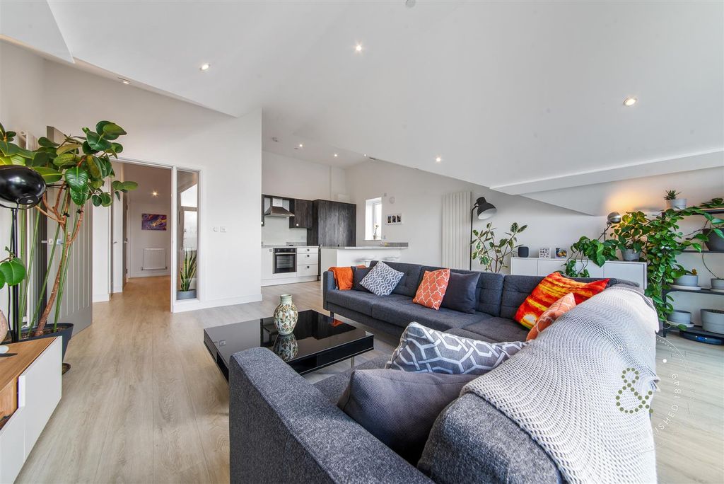 Property photo 3 of 28 Lozelles-Gdns-14.Jpg