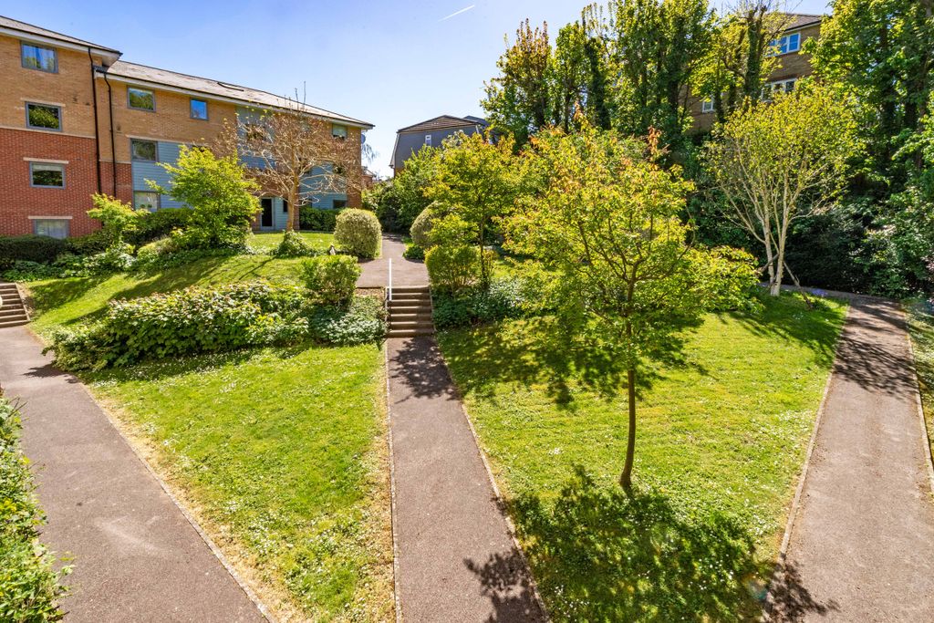 Property photo 3 of 11 Communal Garden