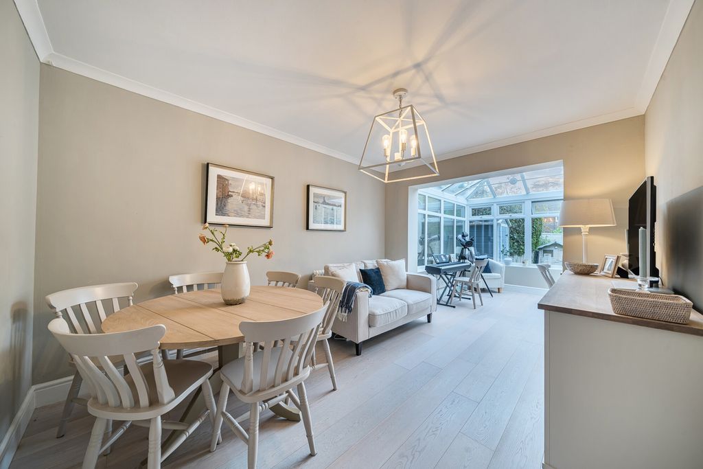 Property photo 3 of 18 1376479-17-690B3c...