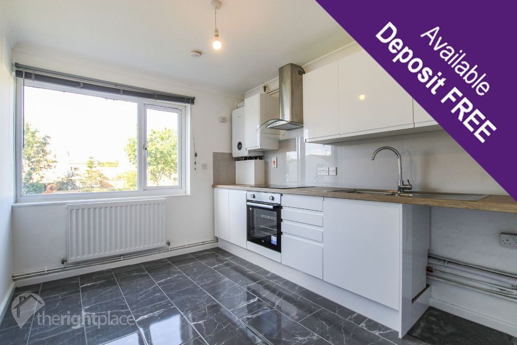 Property photo 1 of 7 Modern Fitted Kitchen