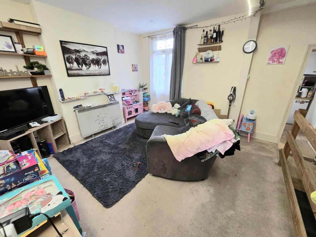 Property photo 2 of 6