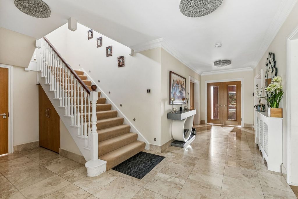 Property photo 3 of 18