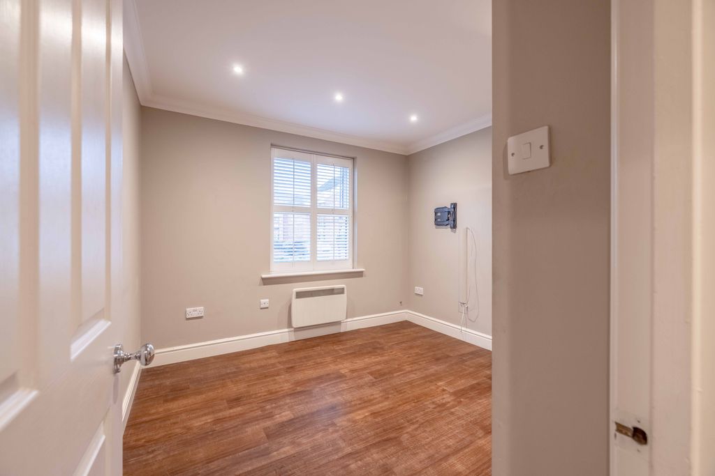 Property photo 3 of 12 A4Hrl (1 Of 13)