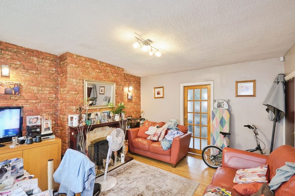 Property photo 2 of 17 Photo