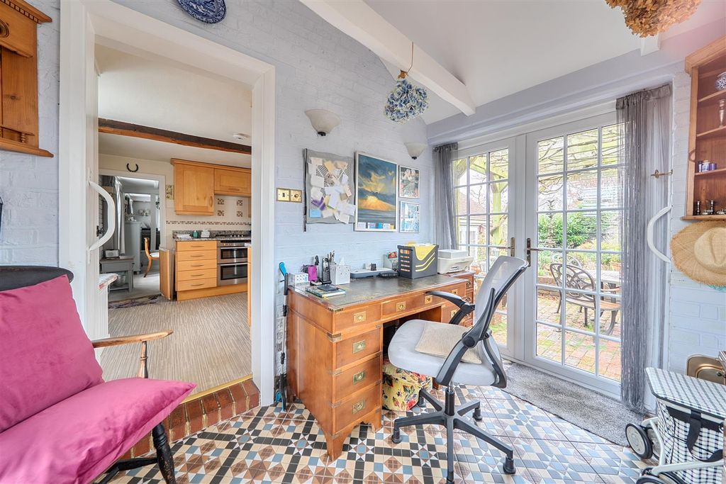 Property photo 3 of 18 1399701-16-696E15773Ae41.Jpg