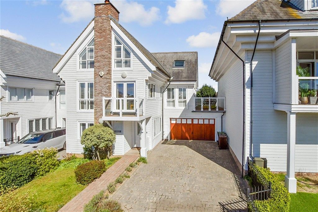 Property photo 1 of 20 Front.