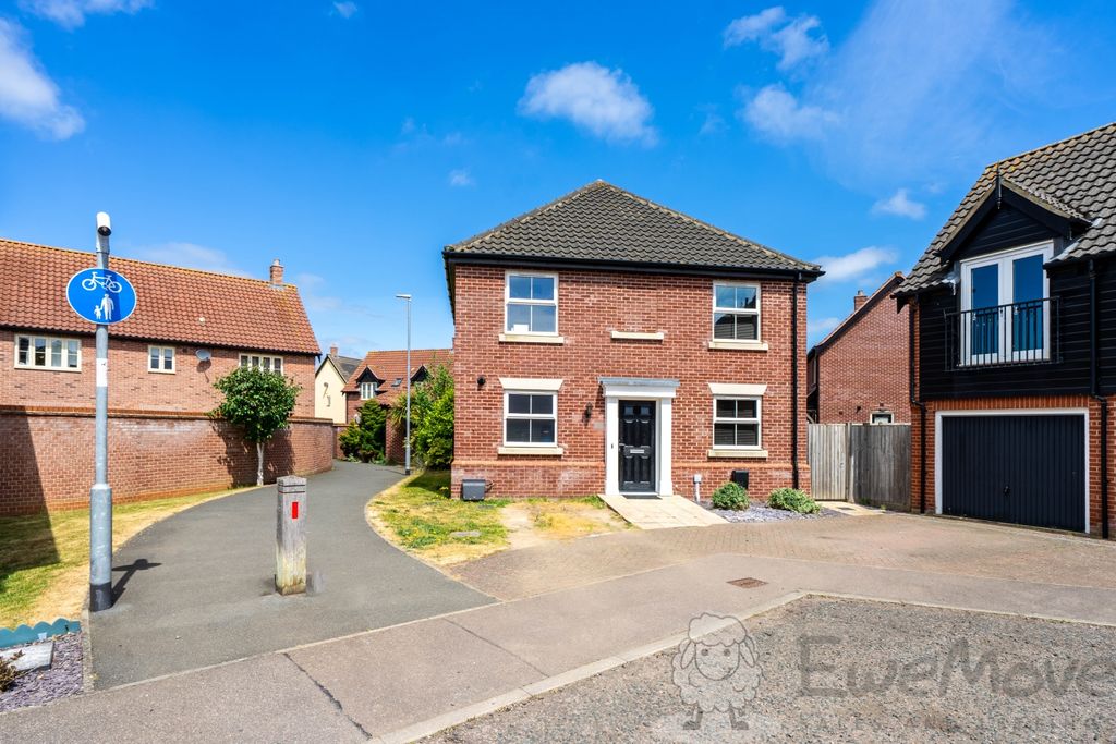 Property photo 1 of 12 Frontage And Garage