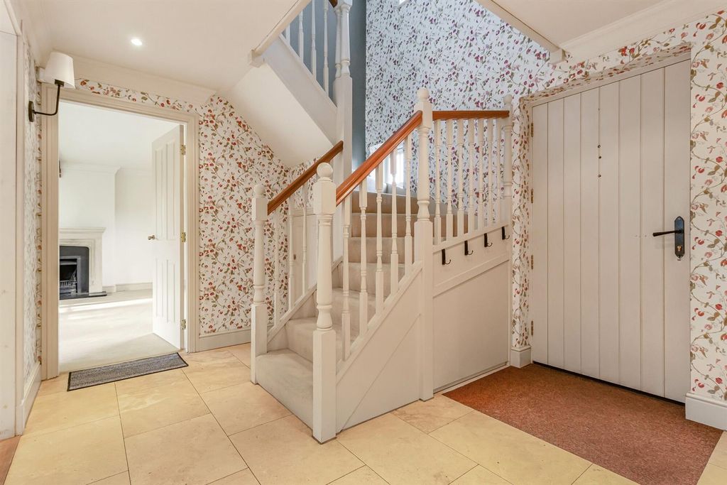 Property photo 3 of 29 46_73664.Jpg