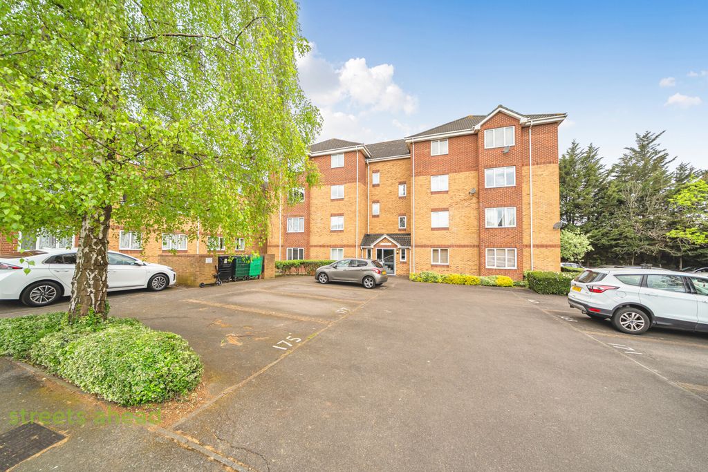 Property photo 2 of 11 31351325-A485-4c1...