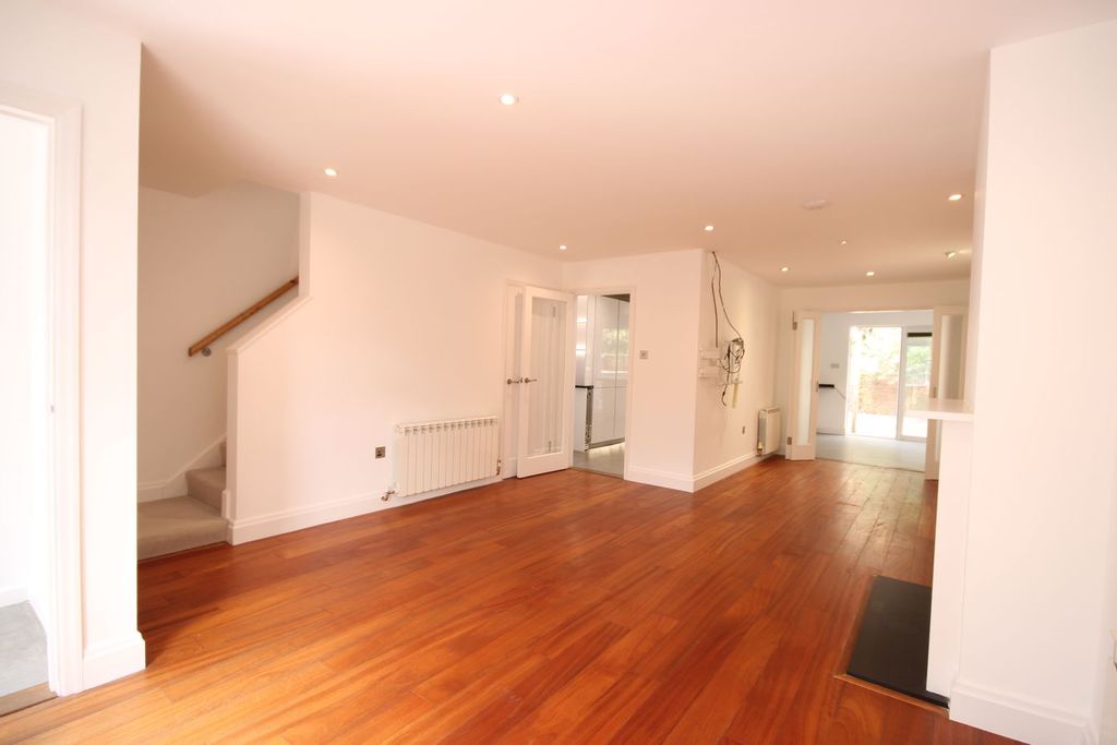 Property photo 2 of 31