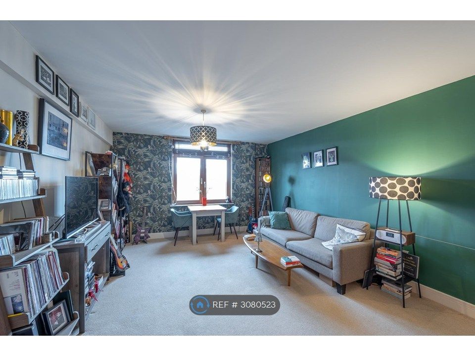 Property photo 1 of 11 Lounge