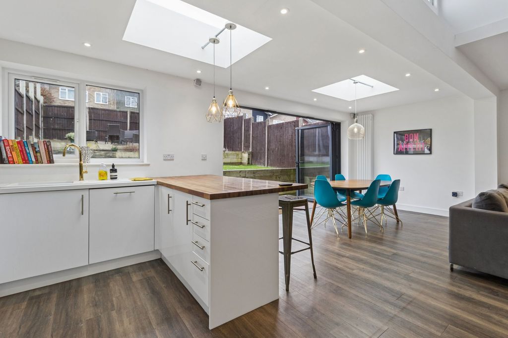 Property photo 1 of 27