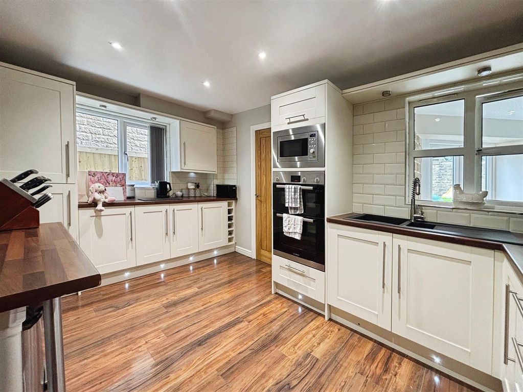 Property photo 2 of 20 Kitchen/Breakfast Room