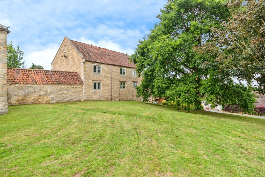 Property photo 3 of 32 Saxon_House-28