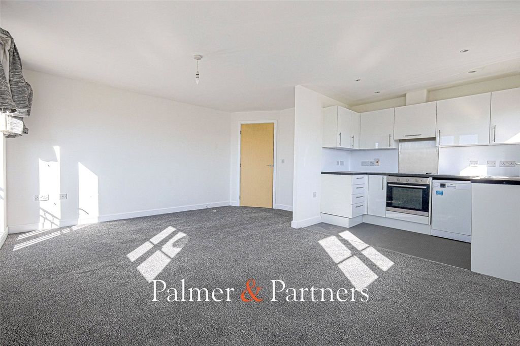 Property photo 2 of 8 Reception Room