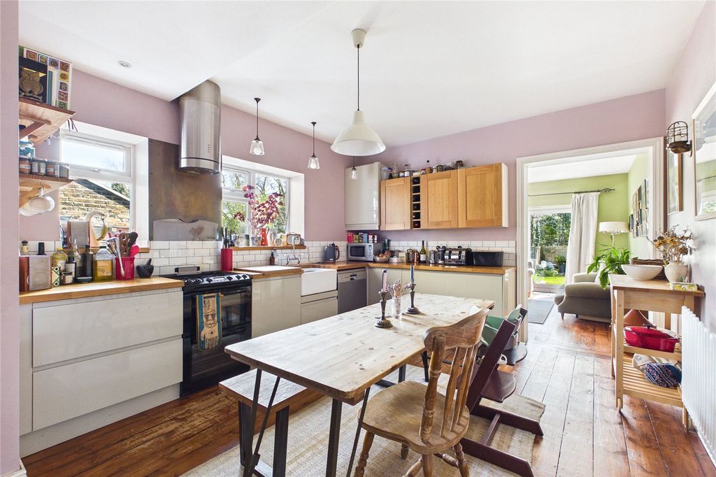 Property photo 2 of 12 Picture No. 14