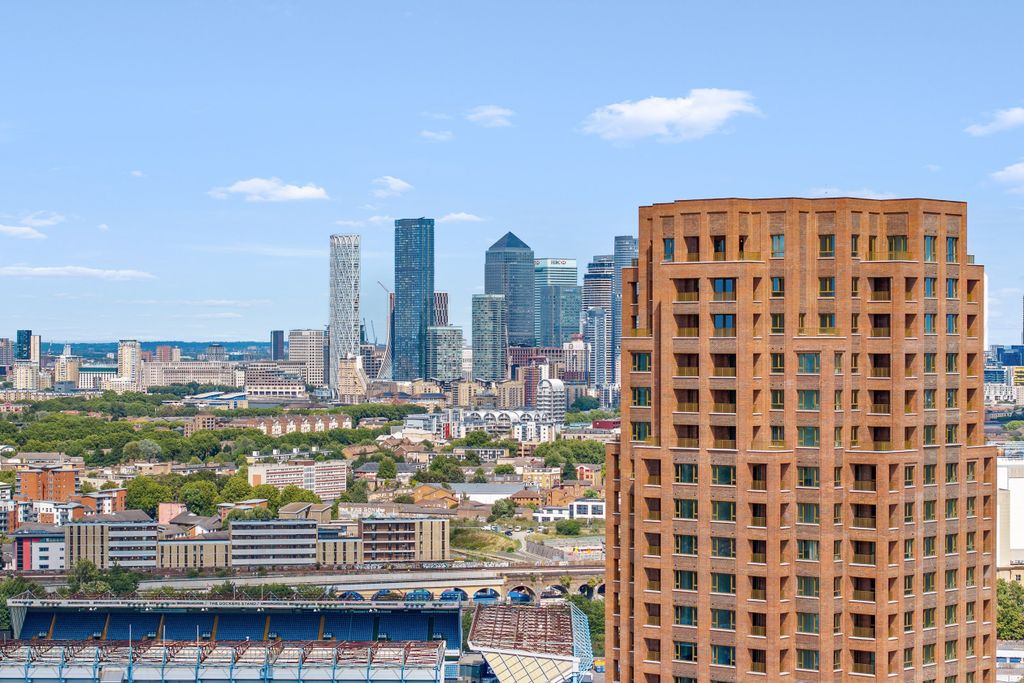 Property photo 1 of 8 Bermondsey Heights Drone August 25