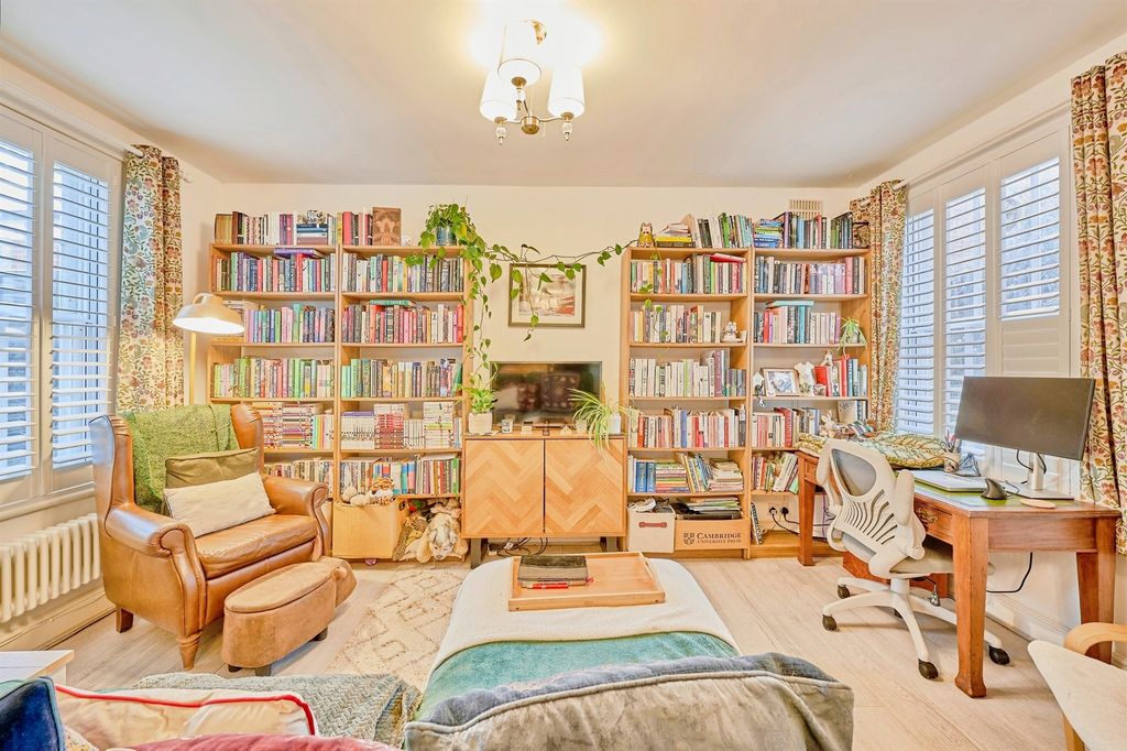 Property photo 2 of 11