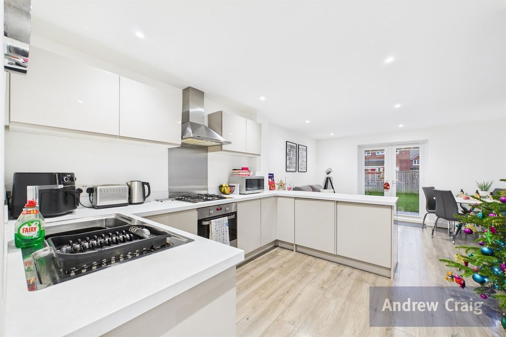 Property photo 3 of 13 Kitchen/Diner/Family Room