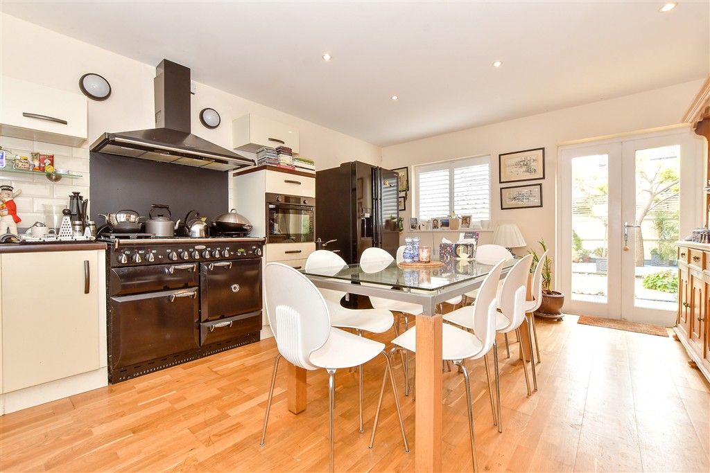 Property photo 3 of 14 Kitchen