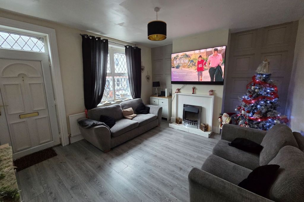 Property photo 3 of 27