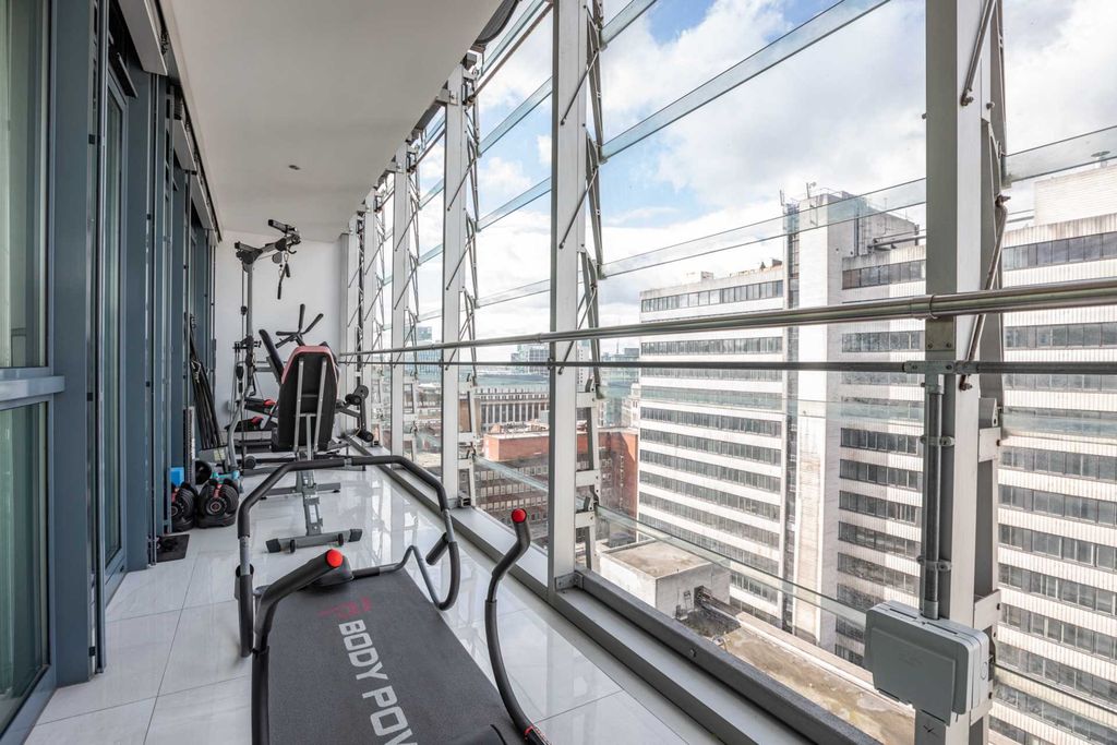 Property photo 2 of 25