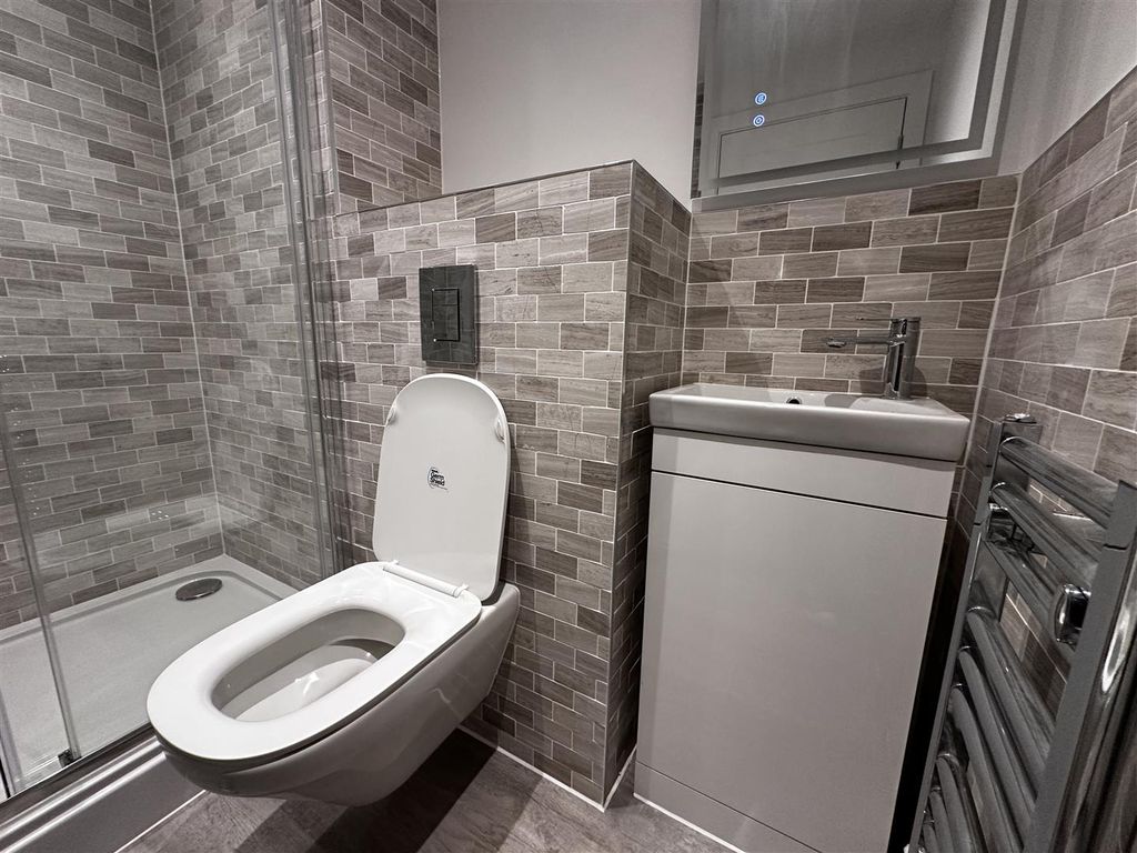 Property photo 1 of 13 Bathroom