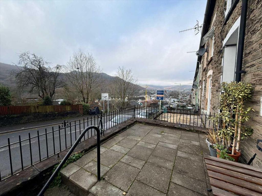 Property photo 3 of 25