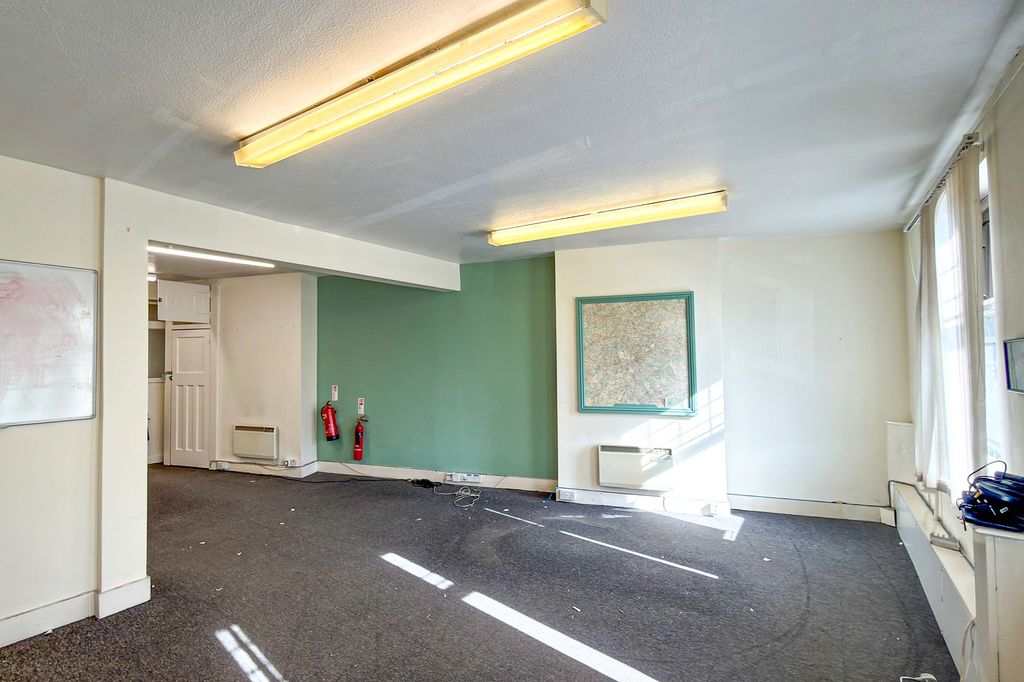 Property photo 3 of 19 162 &amp; 164 Central Rd, Worcester Park, Kt4 8HQ