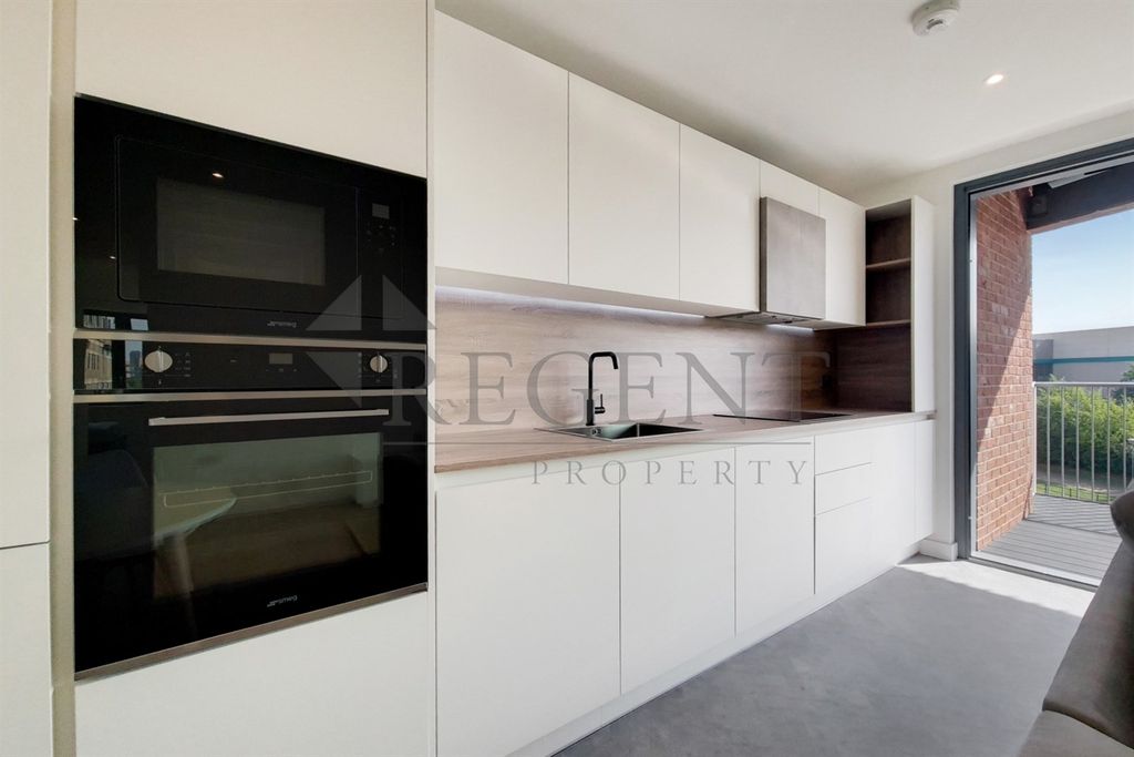 Property photo 3 of 12 Kitchen