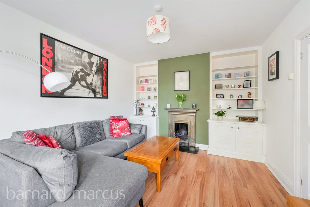 Property photo 2 of 12