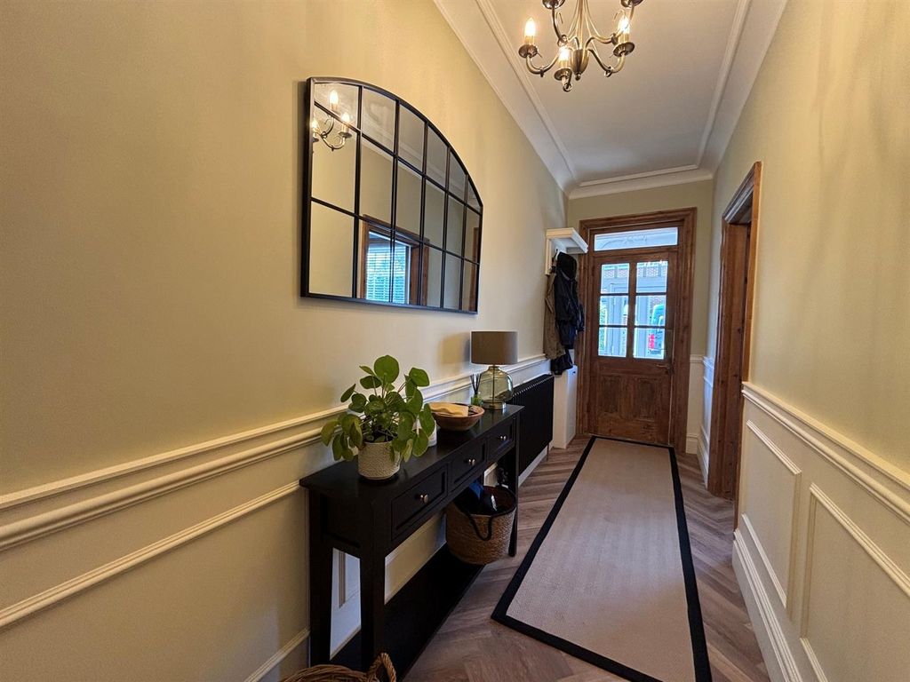 Property photo 3 of 40 4365 Hallway.Jpg