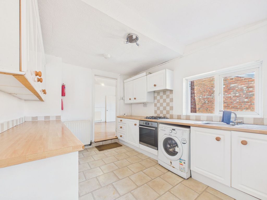 Property photo 3 of 8 Kitchen