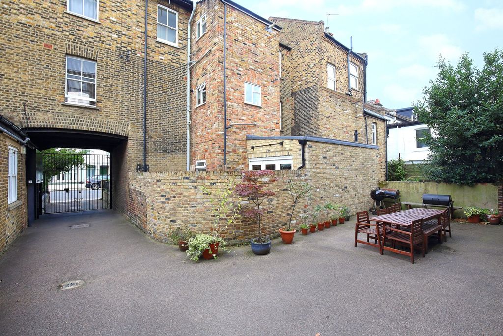 Property photo 3 of 12