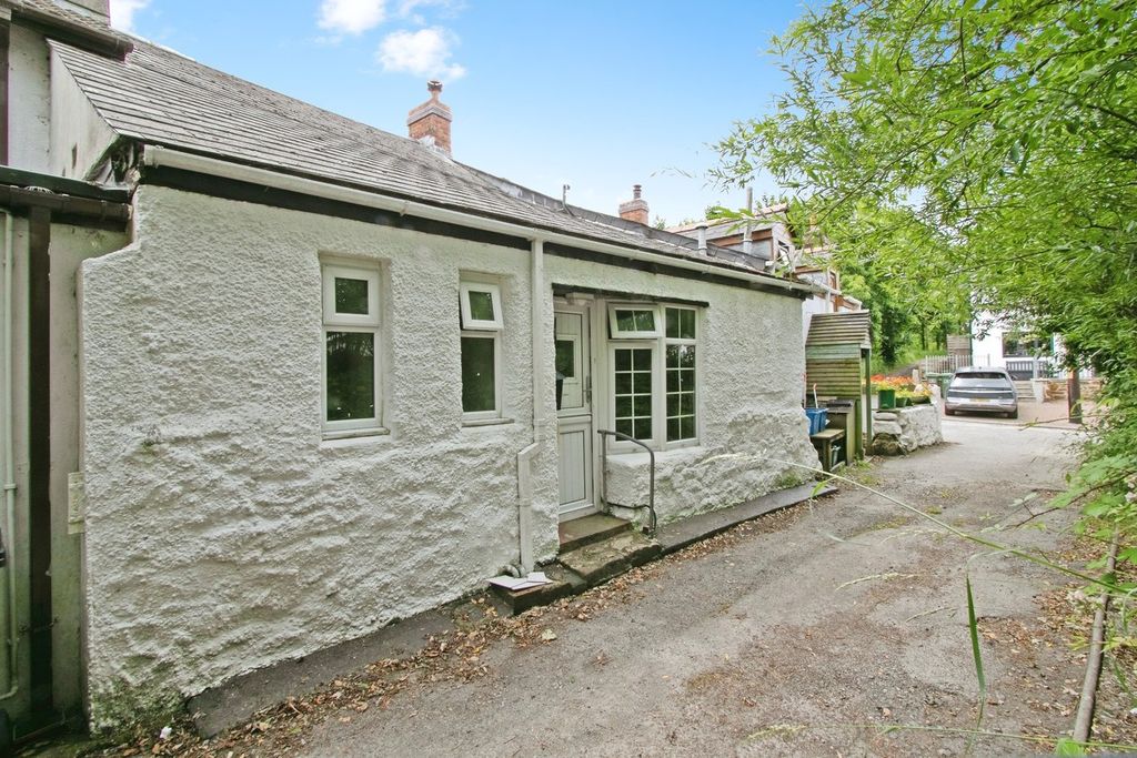 Property photo 2 of 17
