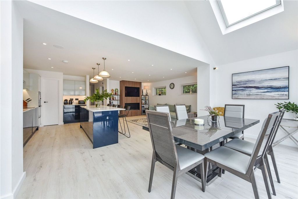 Property photo 3 of 19 Dining Area