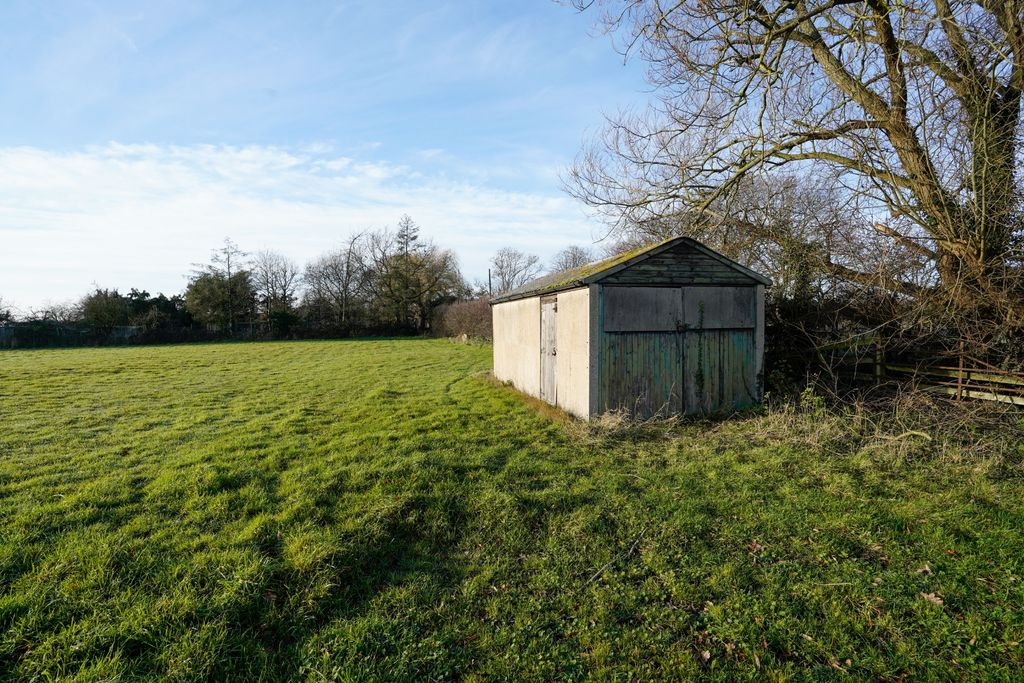 Property photo 2 of 6 Photo 4