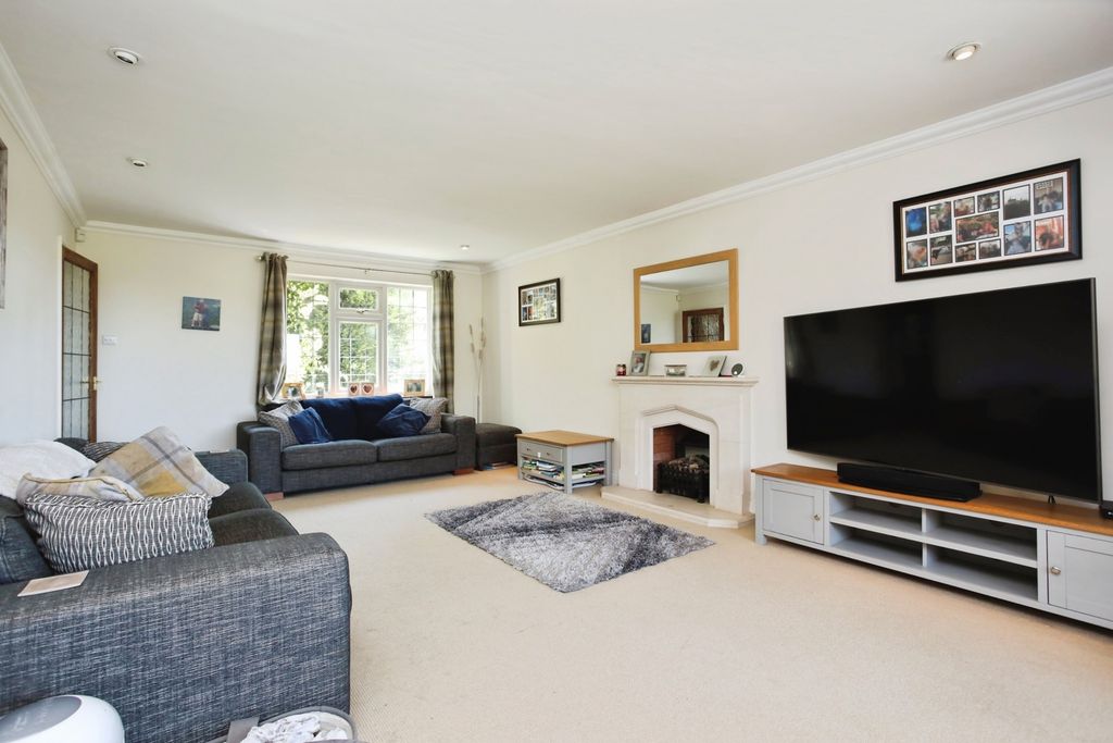 Property photo 3 of 19 Pbox-Img.Jpg
