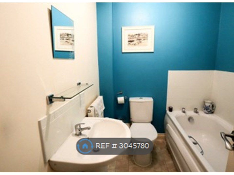 Property photo 3 of 13 Bathroom