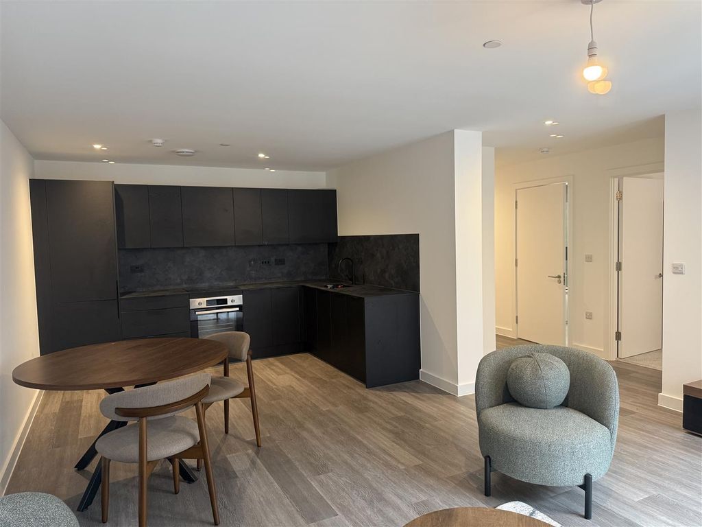Property photo 3 of 18 W33.Jpg