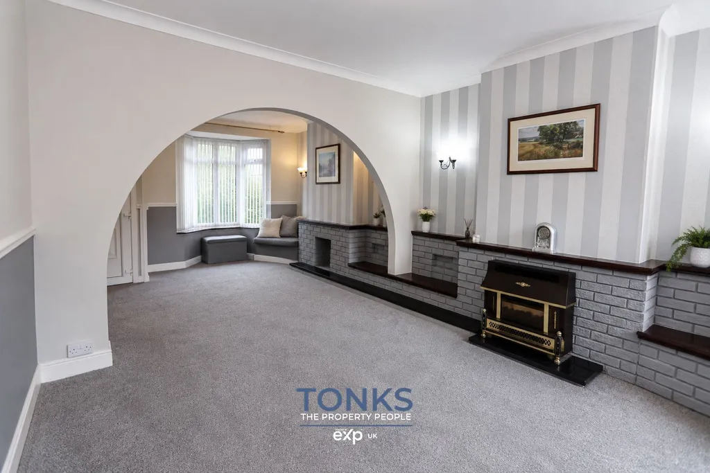 House in Sandwell, West Midlands - More