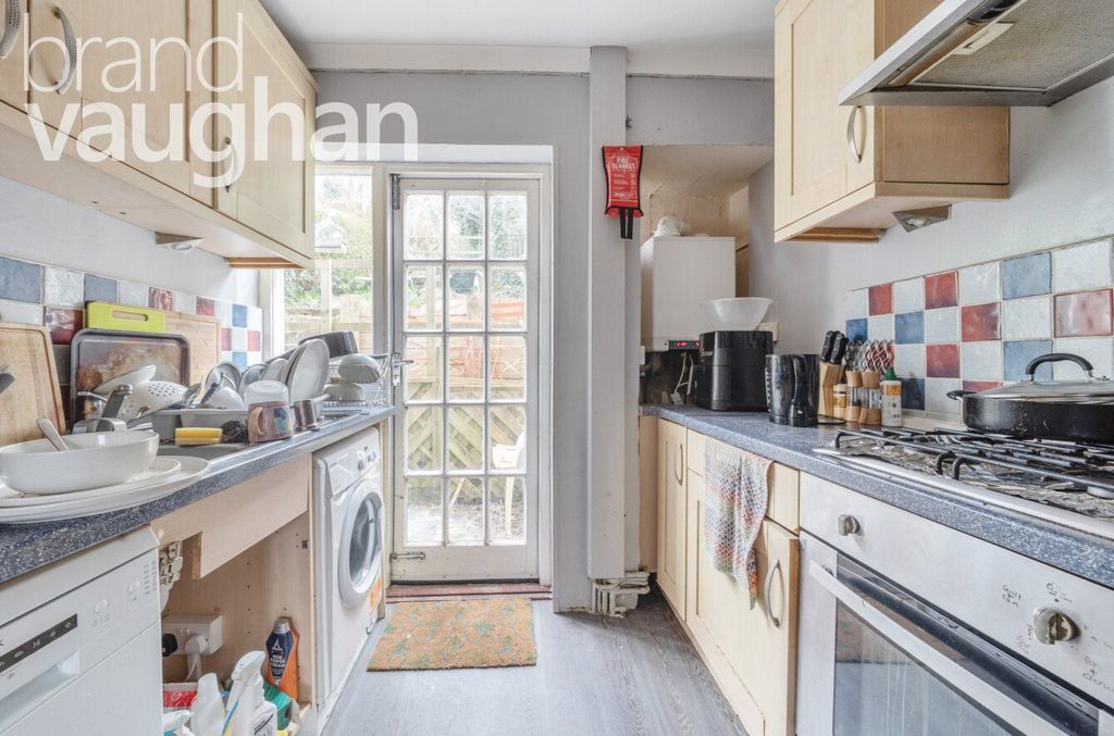 Property photo 3 of 8 Kitchen