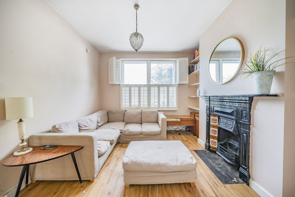 Property photo 1 of 18 Picture No. 04