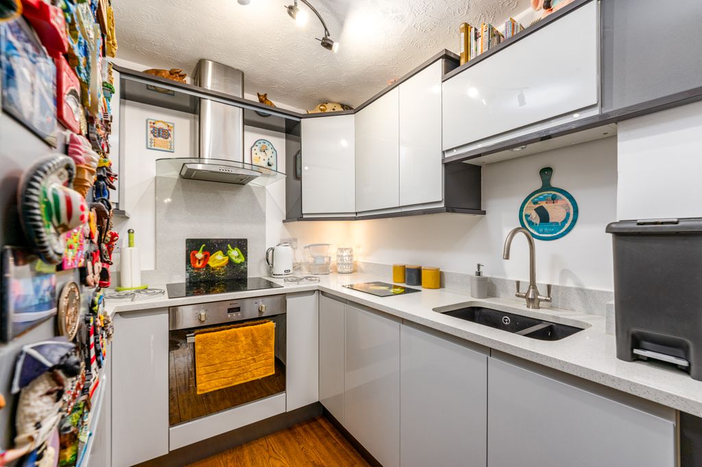 Property photo 2 of 20 08