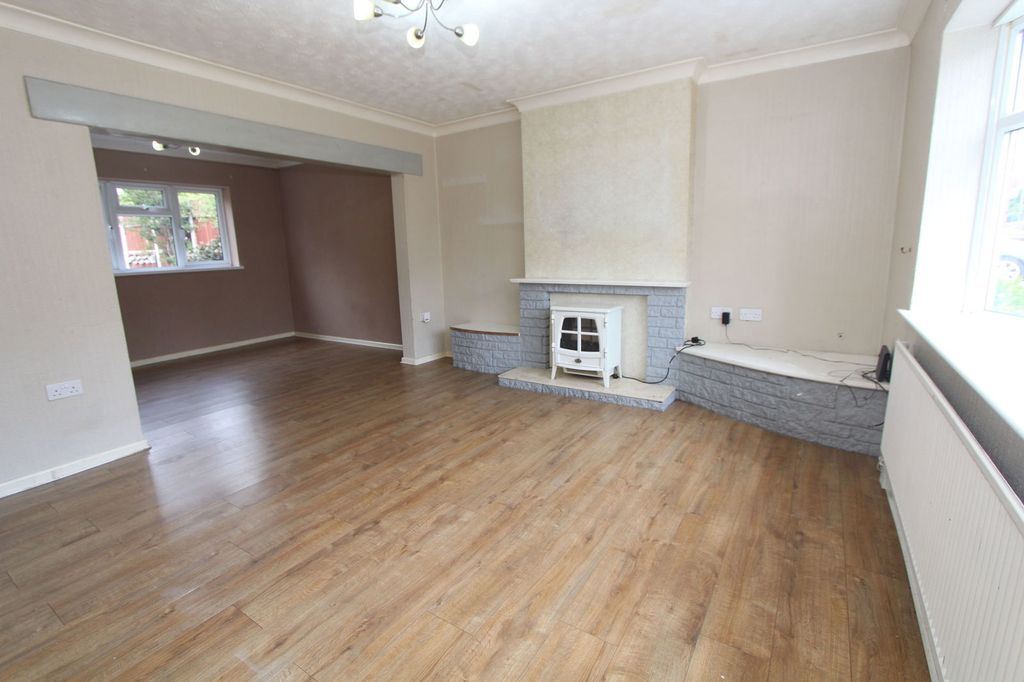Property photo 3 of 21
