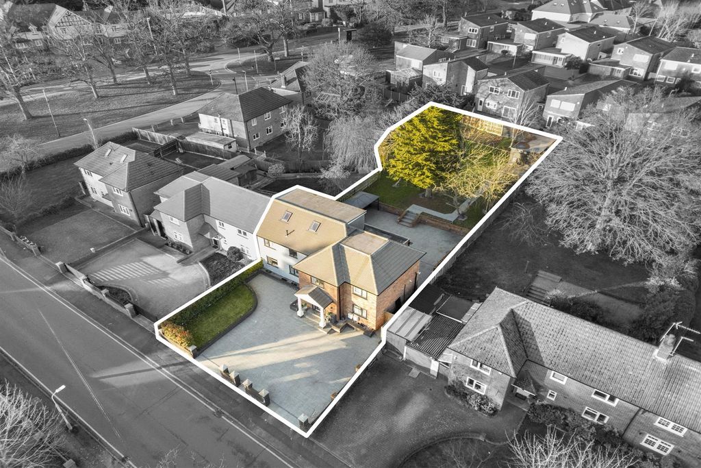 Property photo 2 of 31