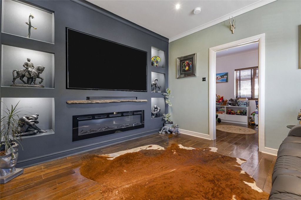 Property photo 2 of 48 Picture No. 07