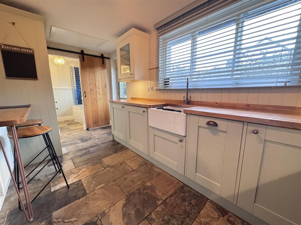 Property photo 3 of 27 Kitchen